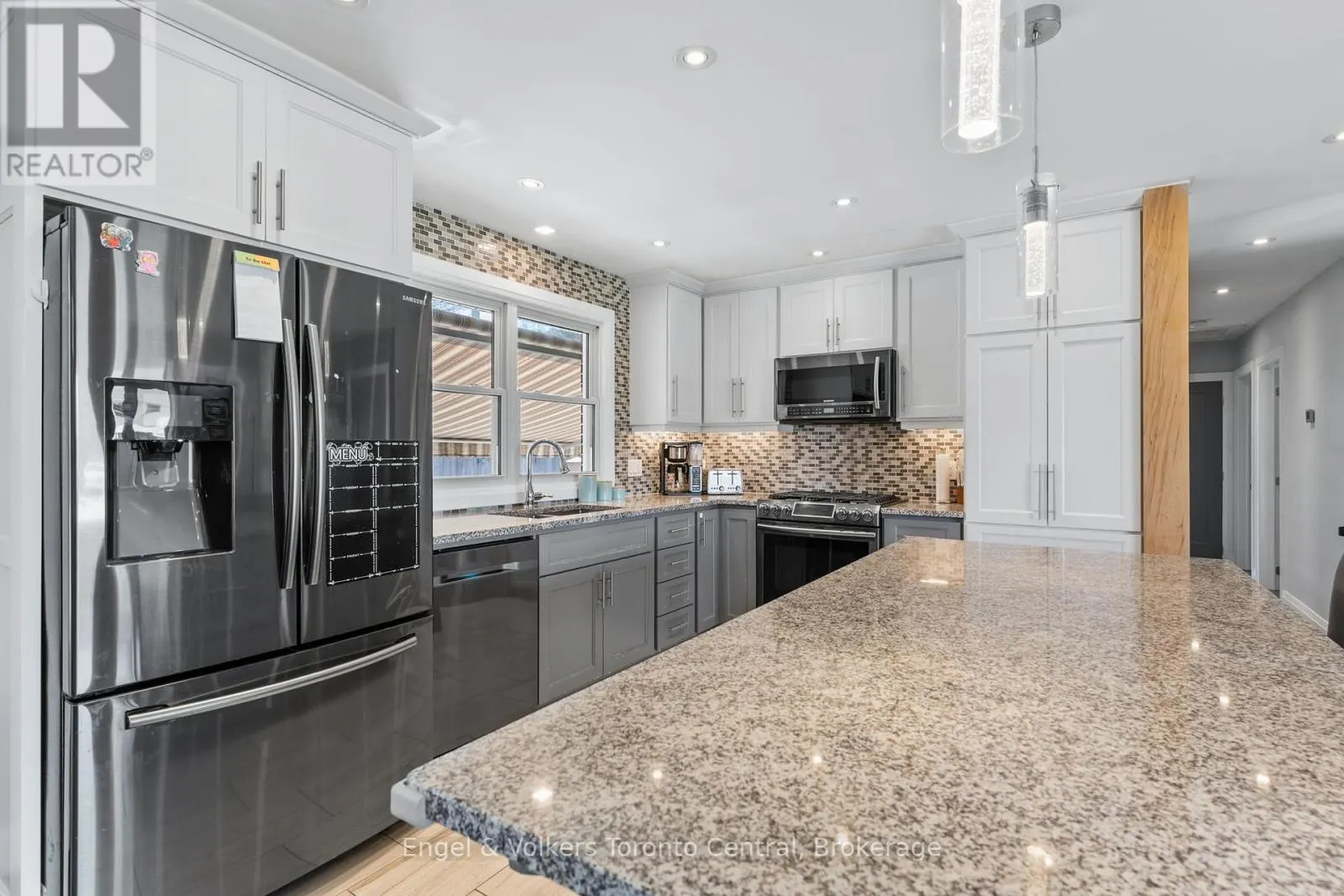583 6TH STREET W