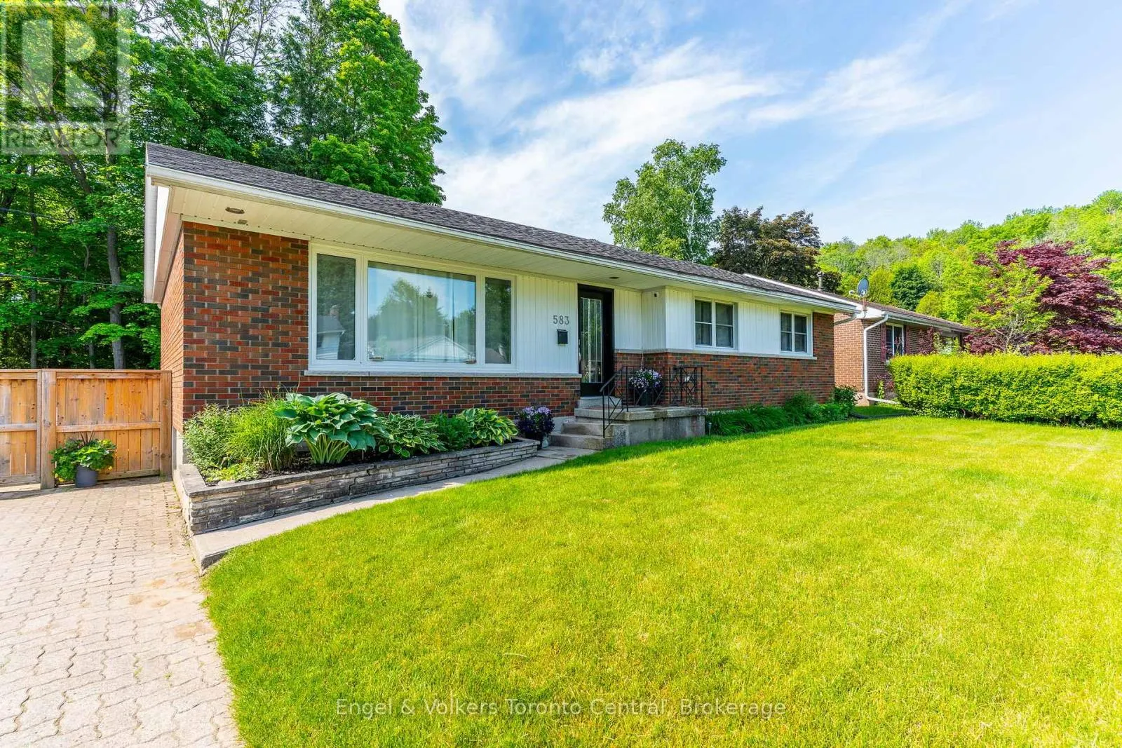 583 6TH STREET W
