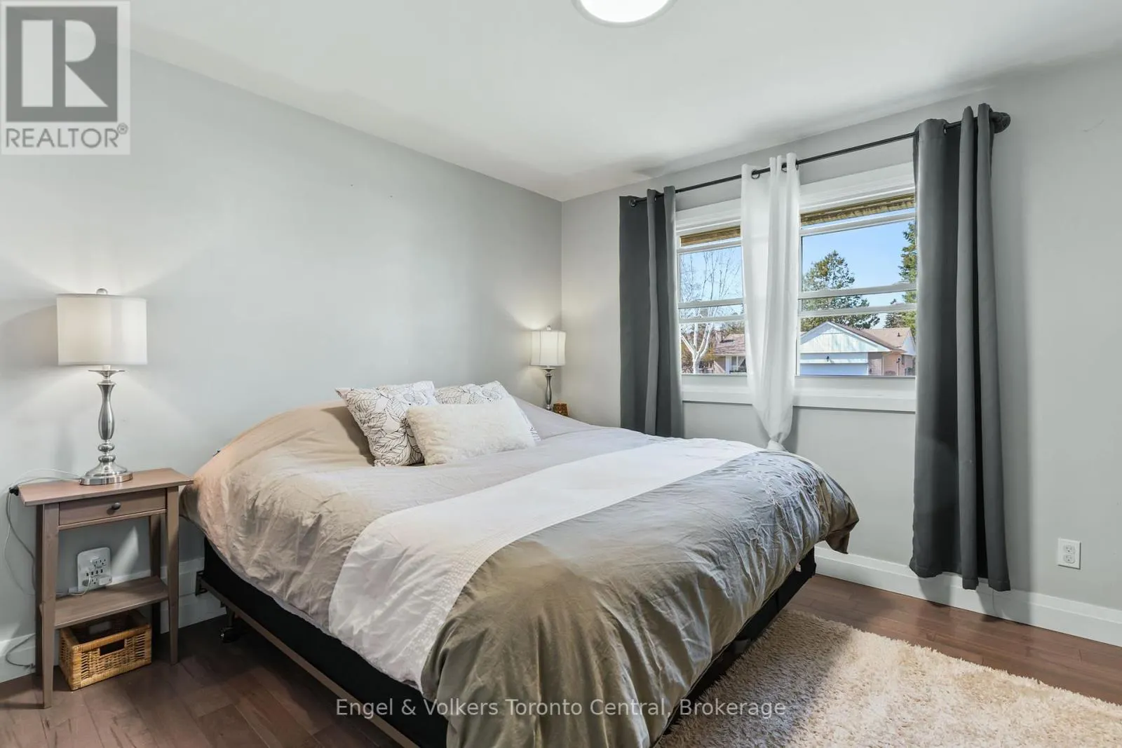 583 6TH STREET W