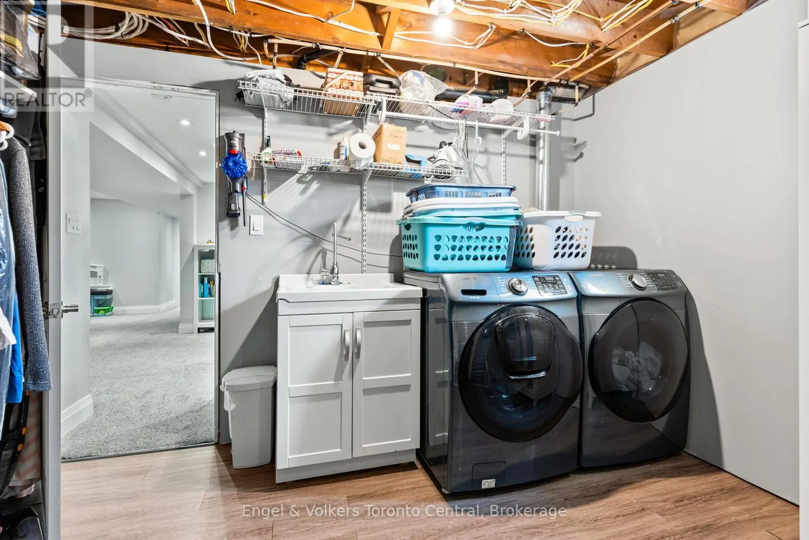 583 6TH STREET W