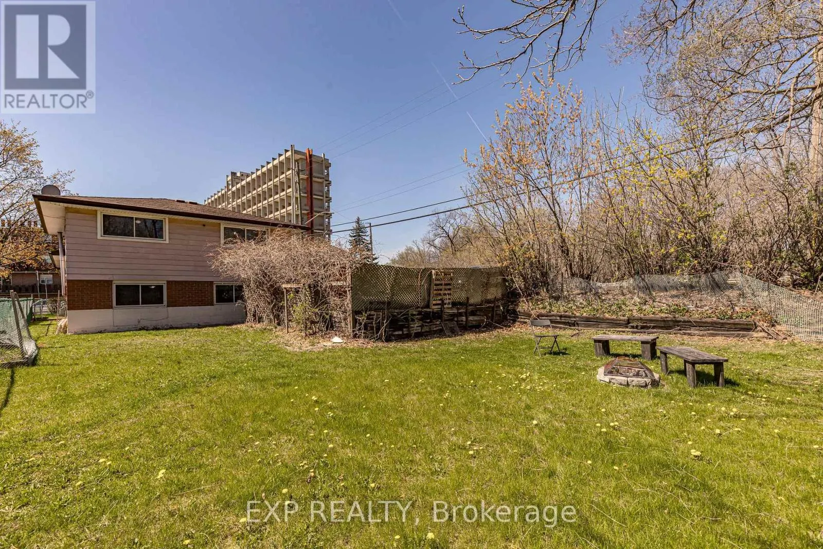 3 VEEVERS DRIVE