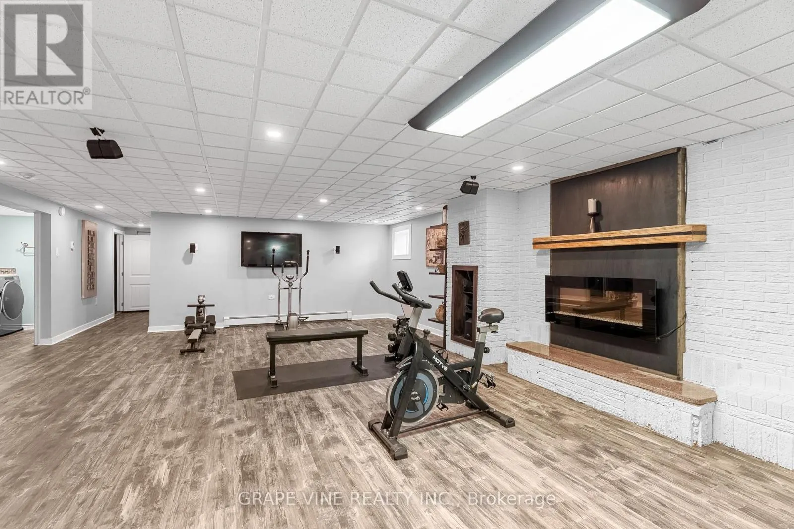 2021 DES PINS STREET