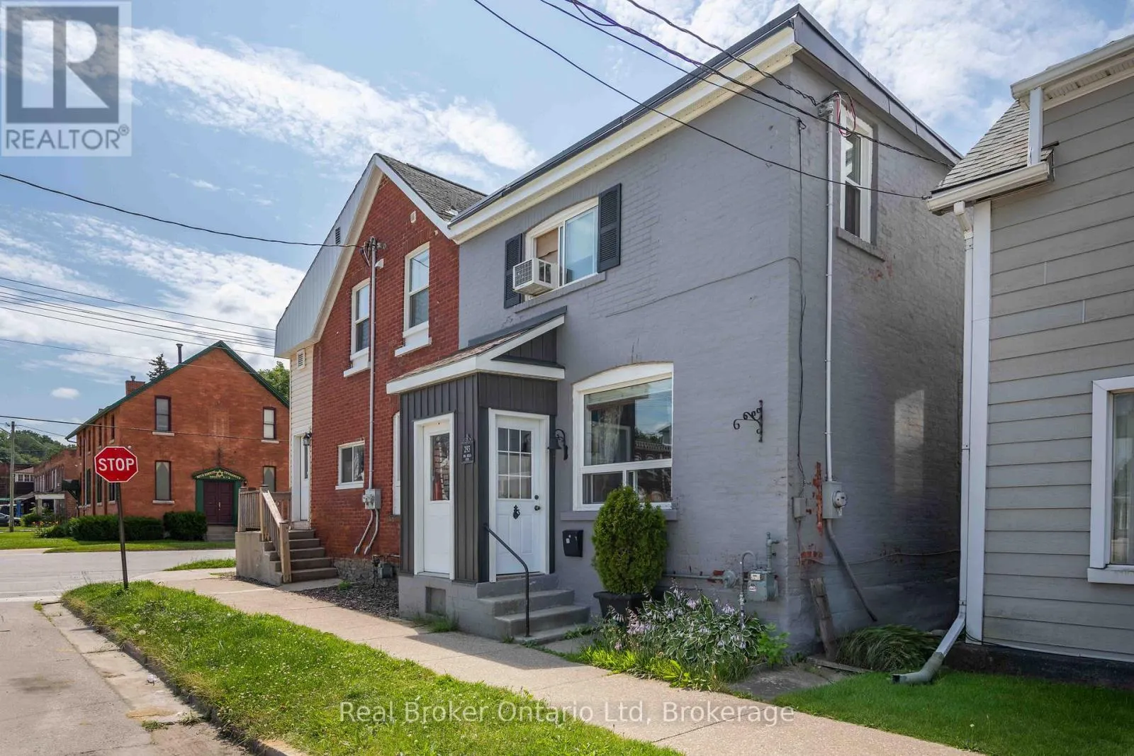 293 11TH STREET E