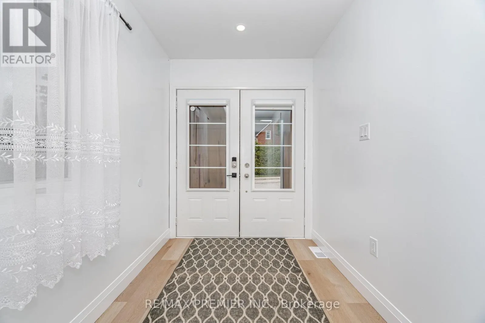 157 MAIN STREET W