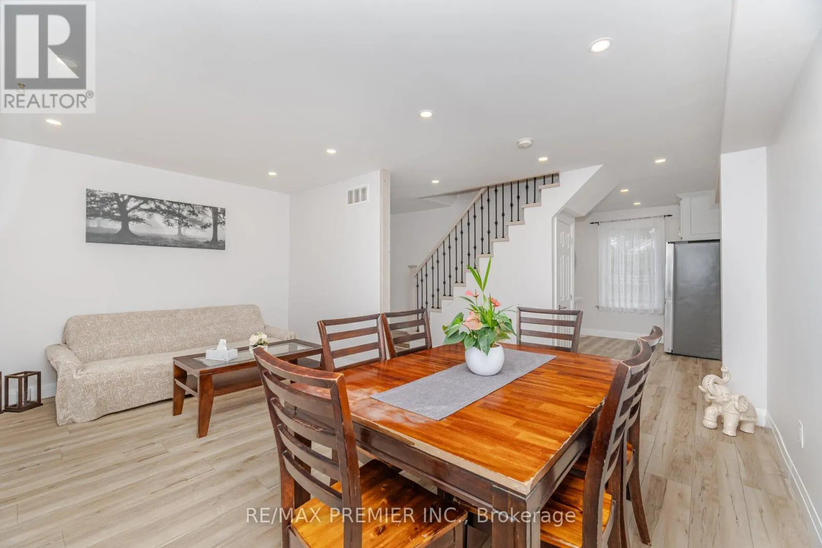 157 MAIN STREET W