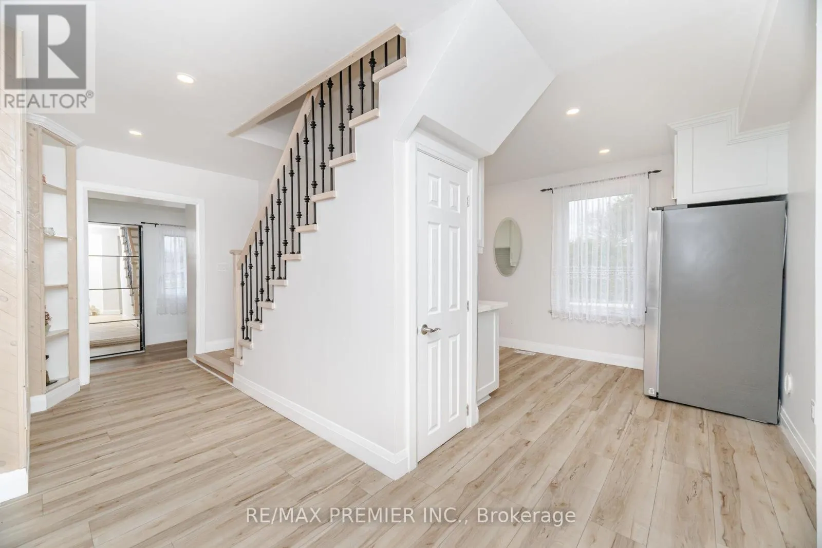 157 MAIN STREET W