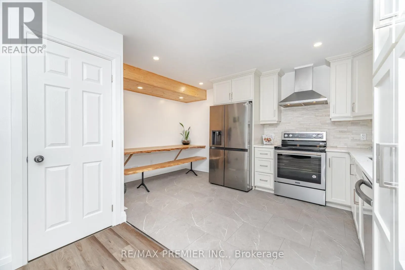 157 MAIN STREET W