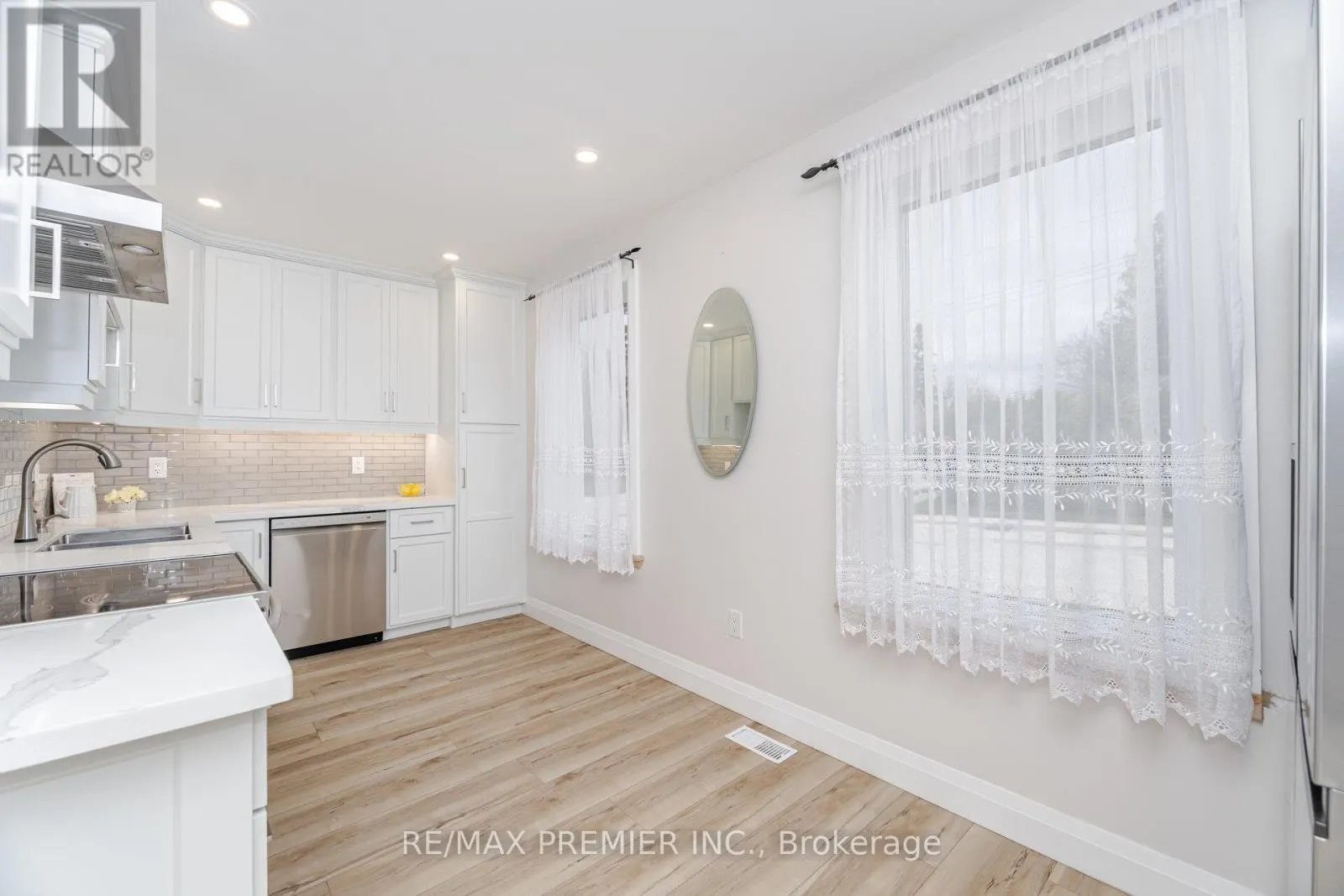 157 MAIN STREET W
