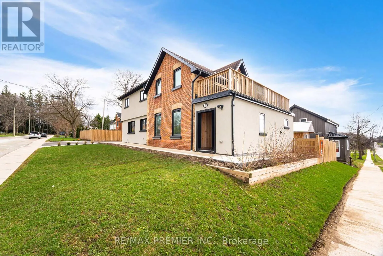 157 MAIN STREET W