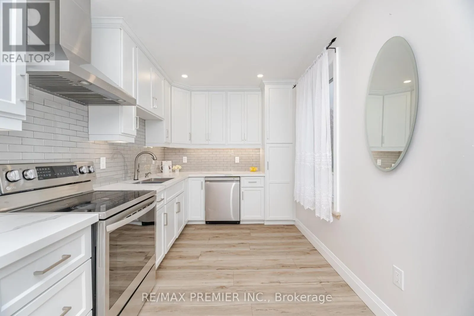 157 MAIN STREET W