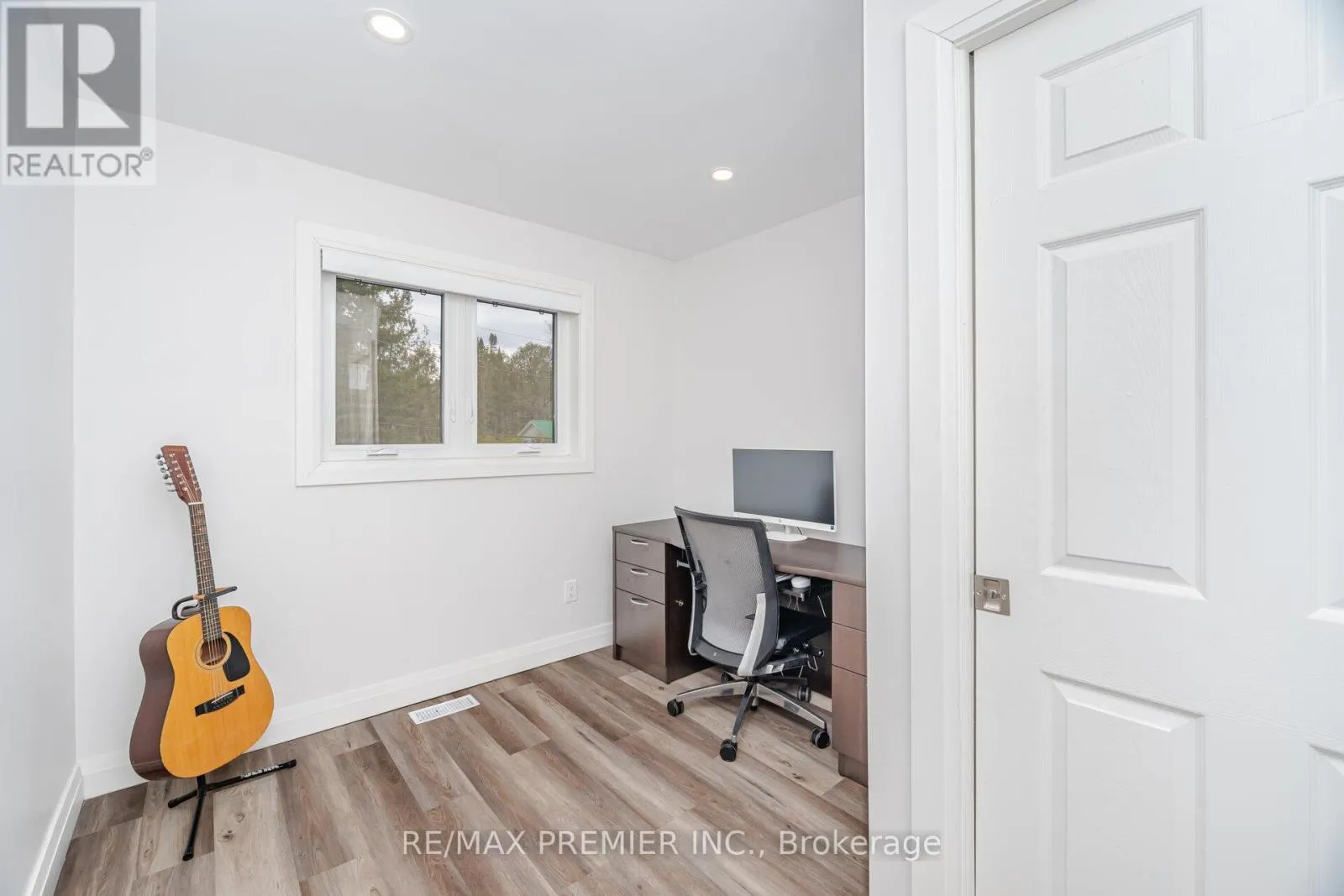 157 MAIN STREET W