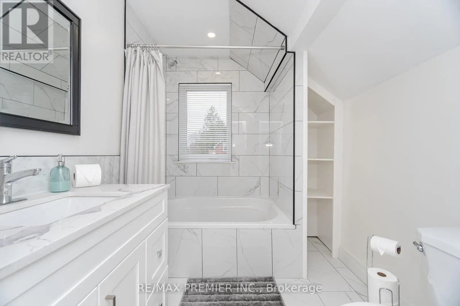 157 MAIN STREET W