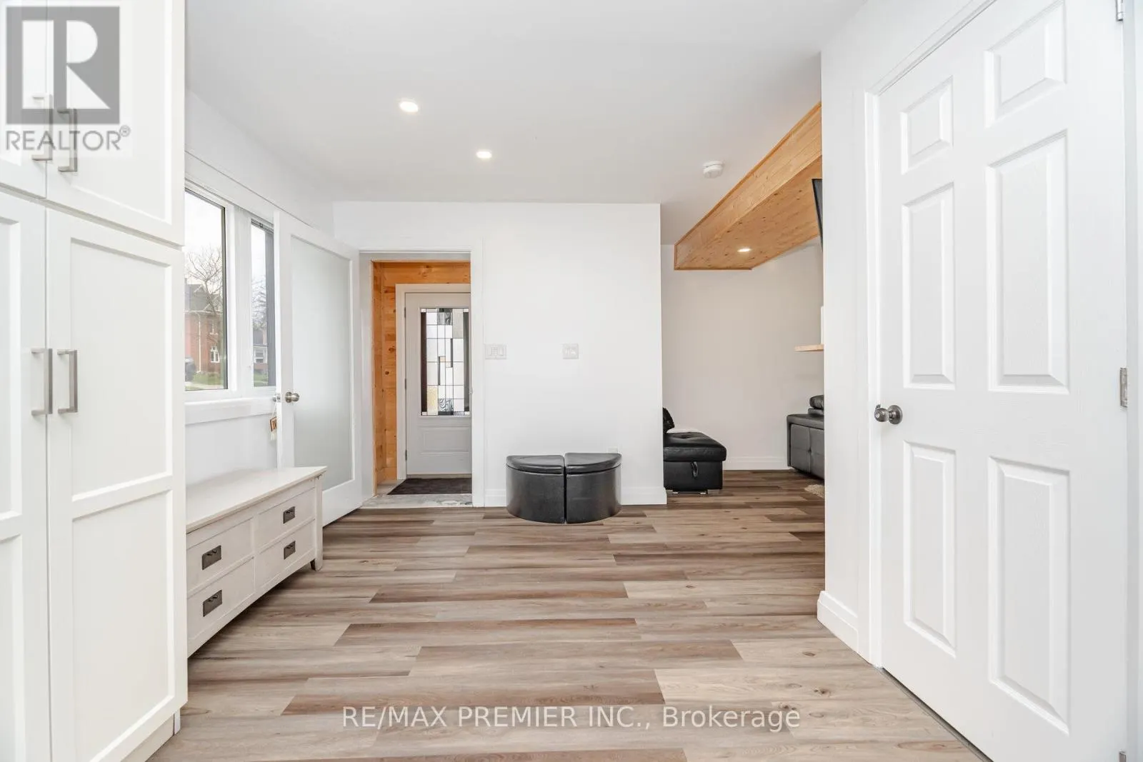 157 MAIN STREET W