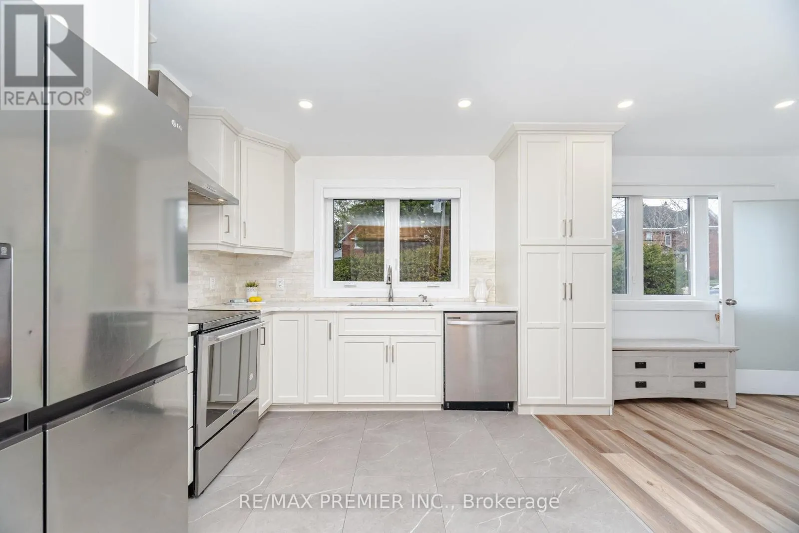 157 MAIN STREET W