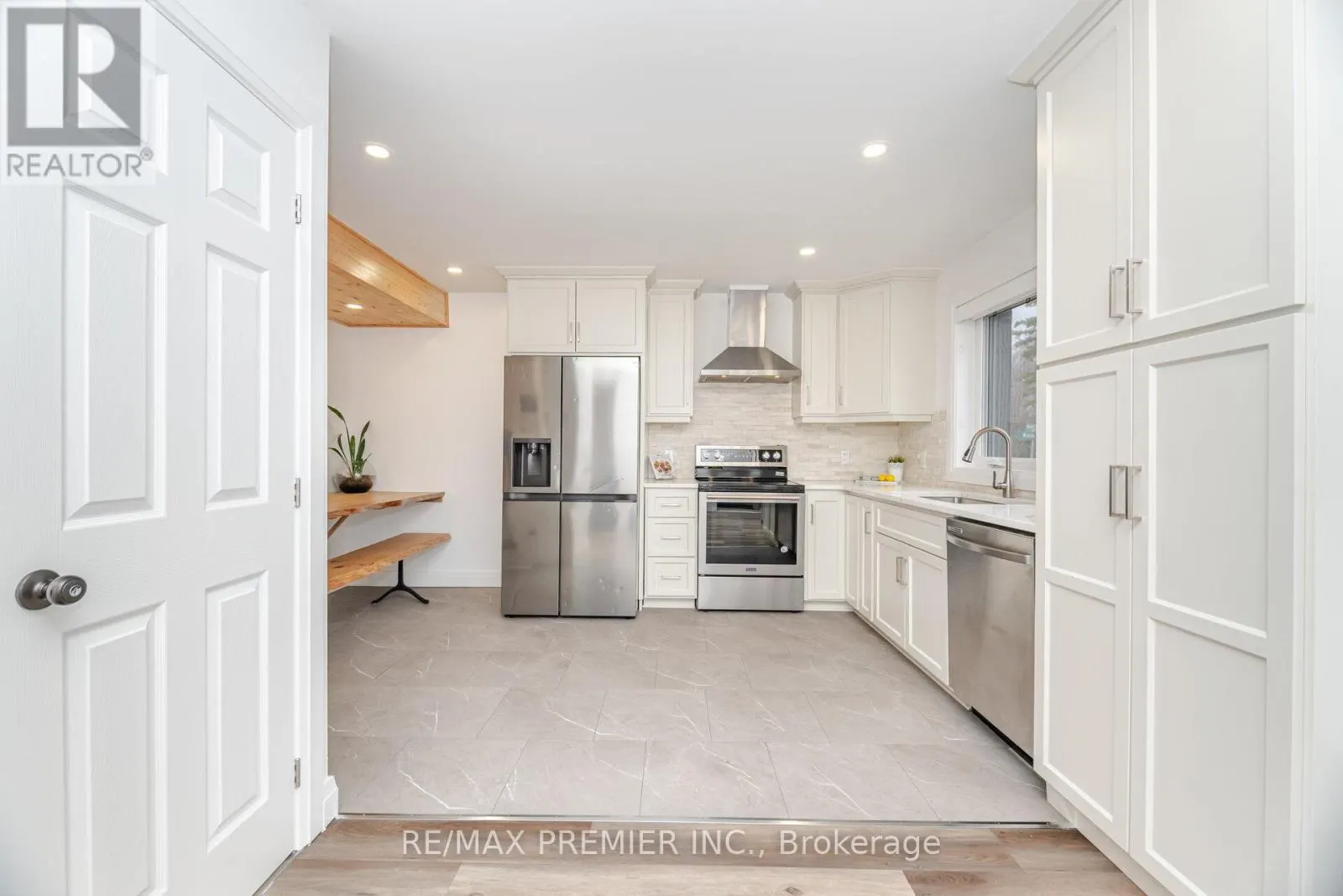 157 MAIN STREET W