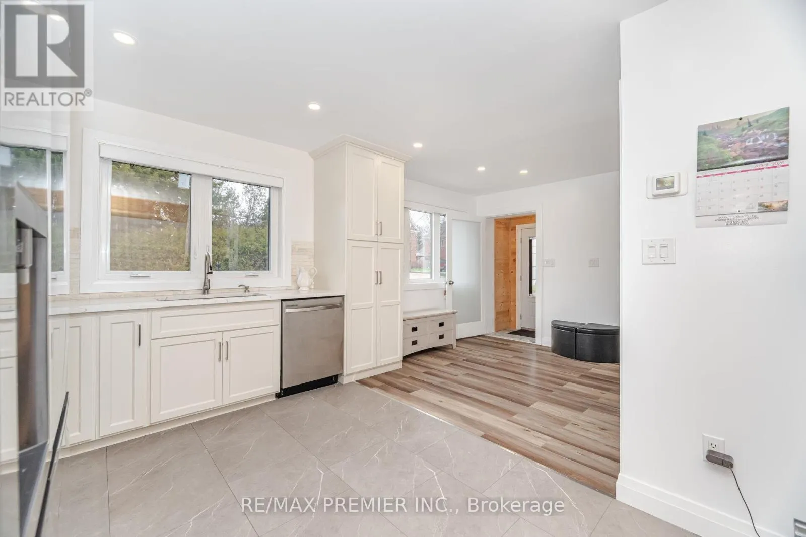 157 MAIN STREET W