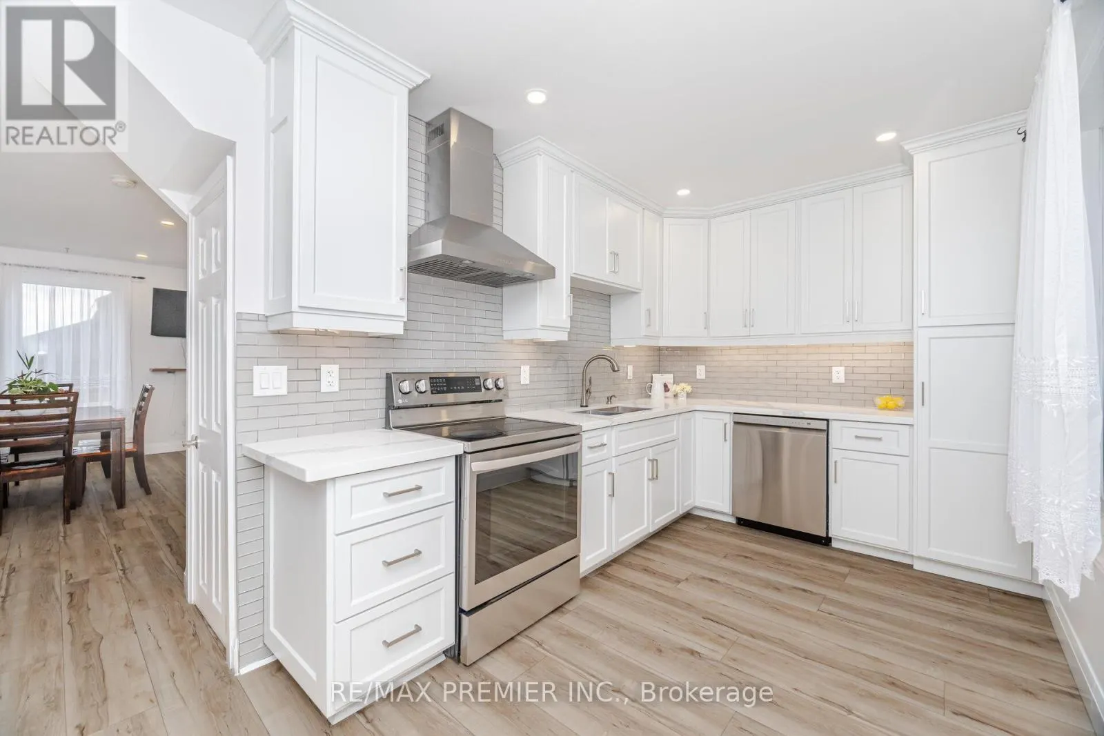 157 MAIN STREET W