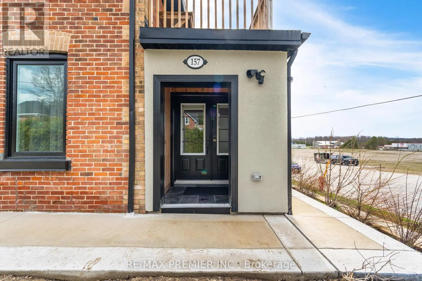 157 MAIN STREET W