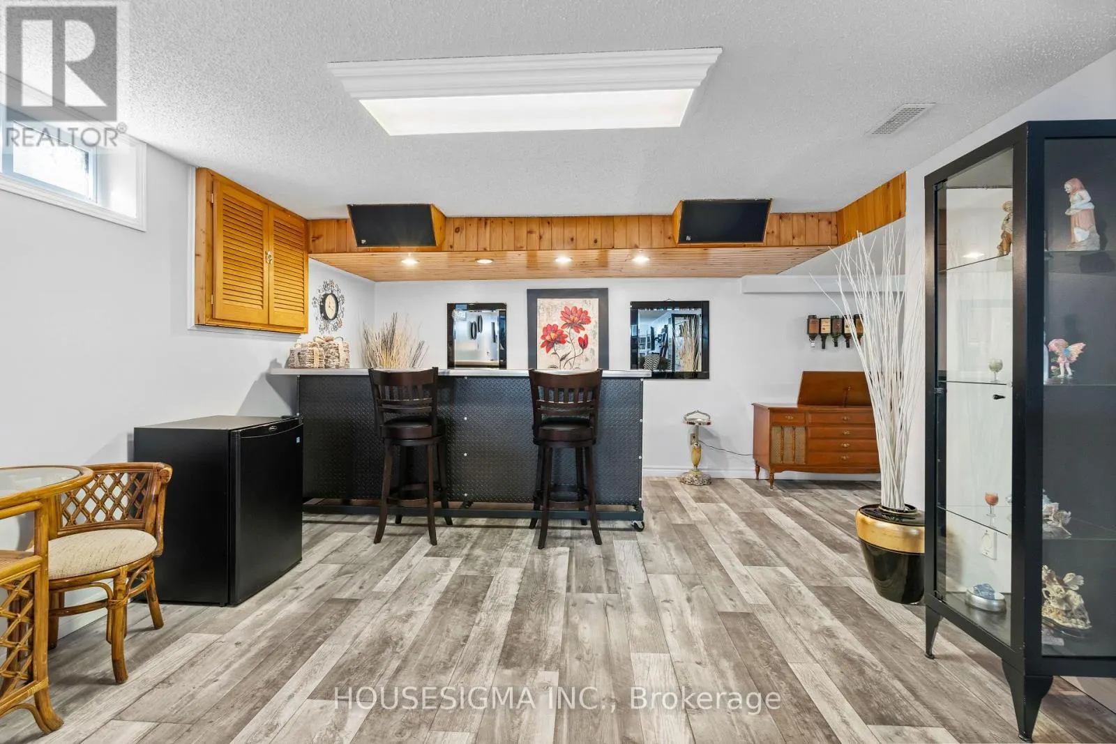 19 DALEWOOD DRIVE