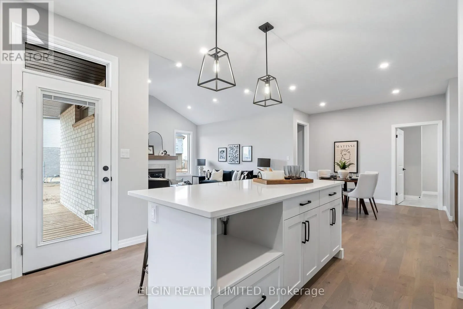 31 HEMLOCK CRESCENT