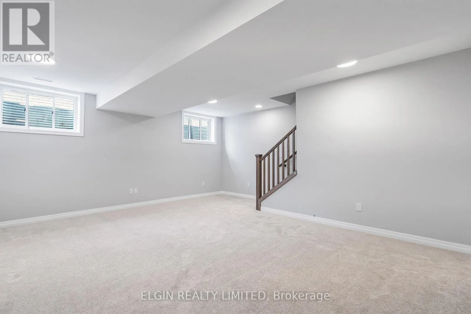 31 HEMLOCK CRESCENT
