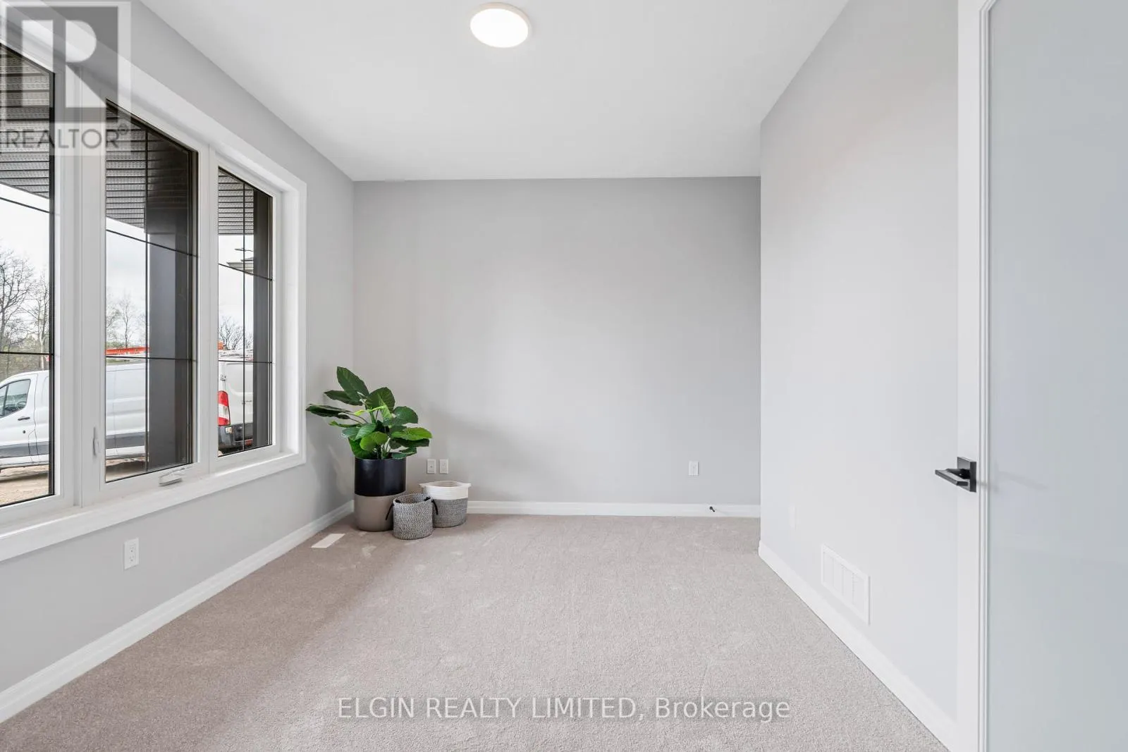 31 HEMLOCK CRESCENT