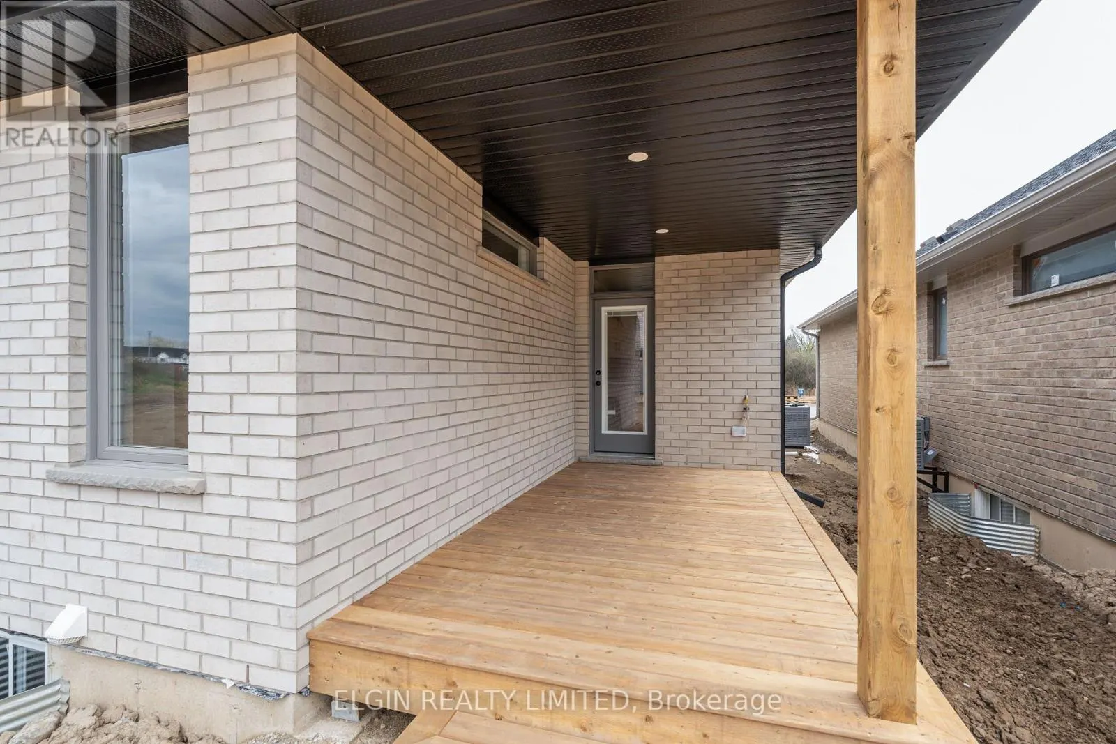 31 HEMLOCK CRESCENT