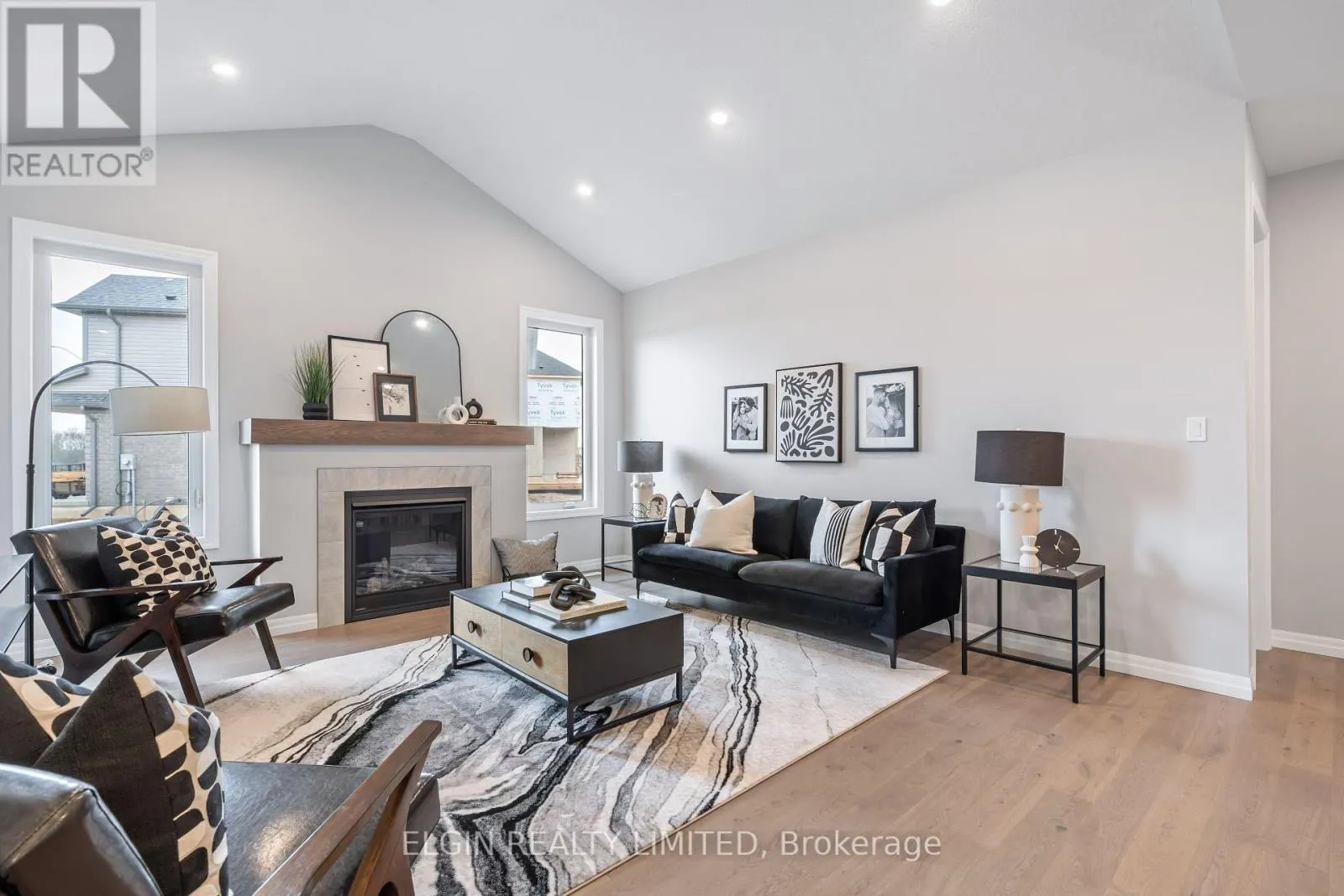 31 HEMLOCK CRESCENT