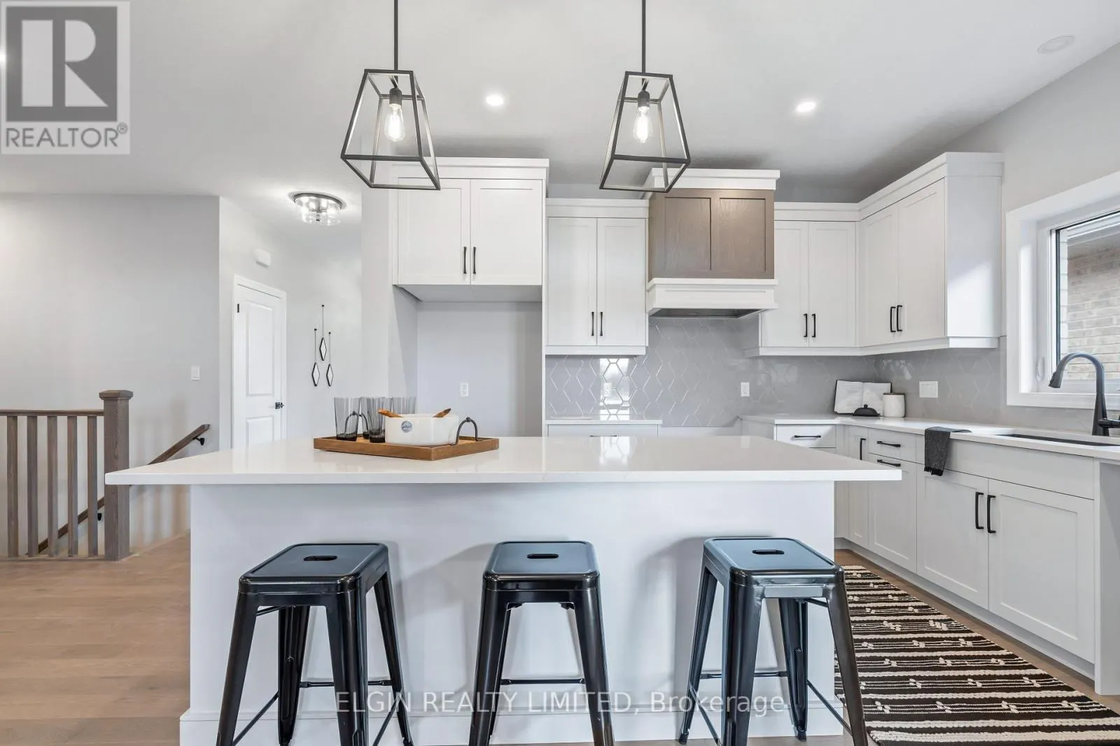 31 HEMLOCK CRESCENT