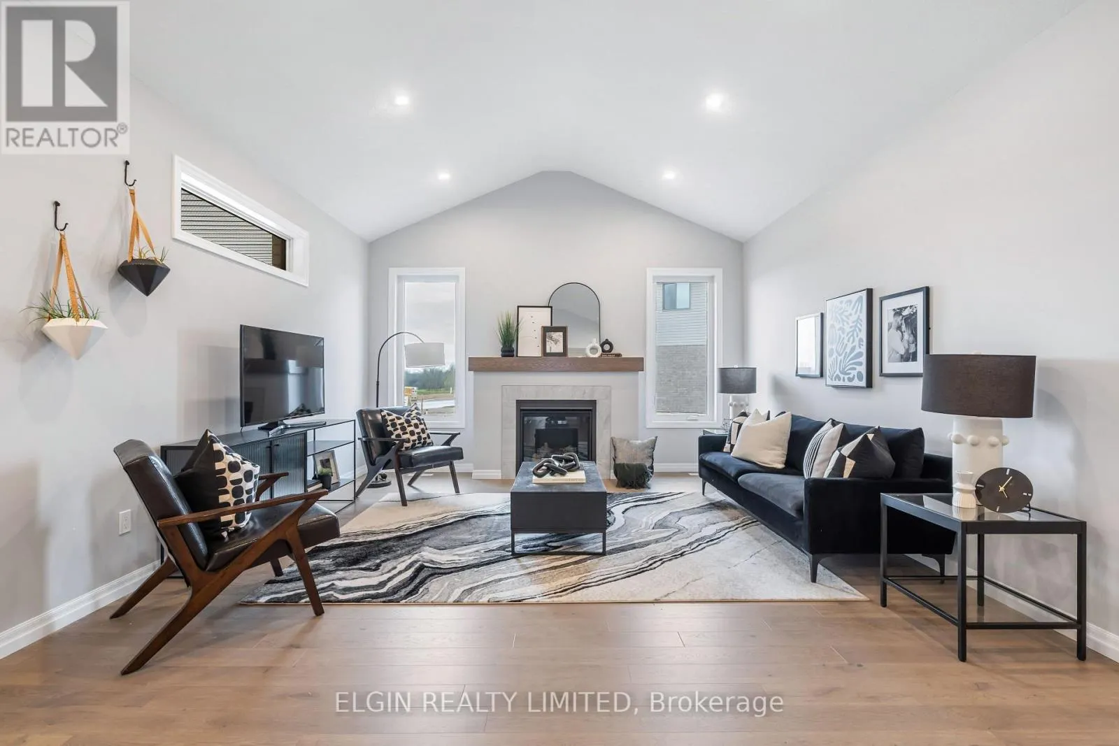 31 HEMLOCK CRESCENT