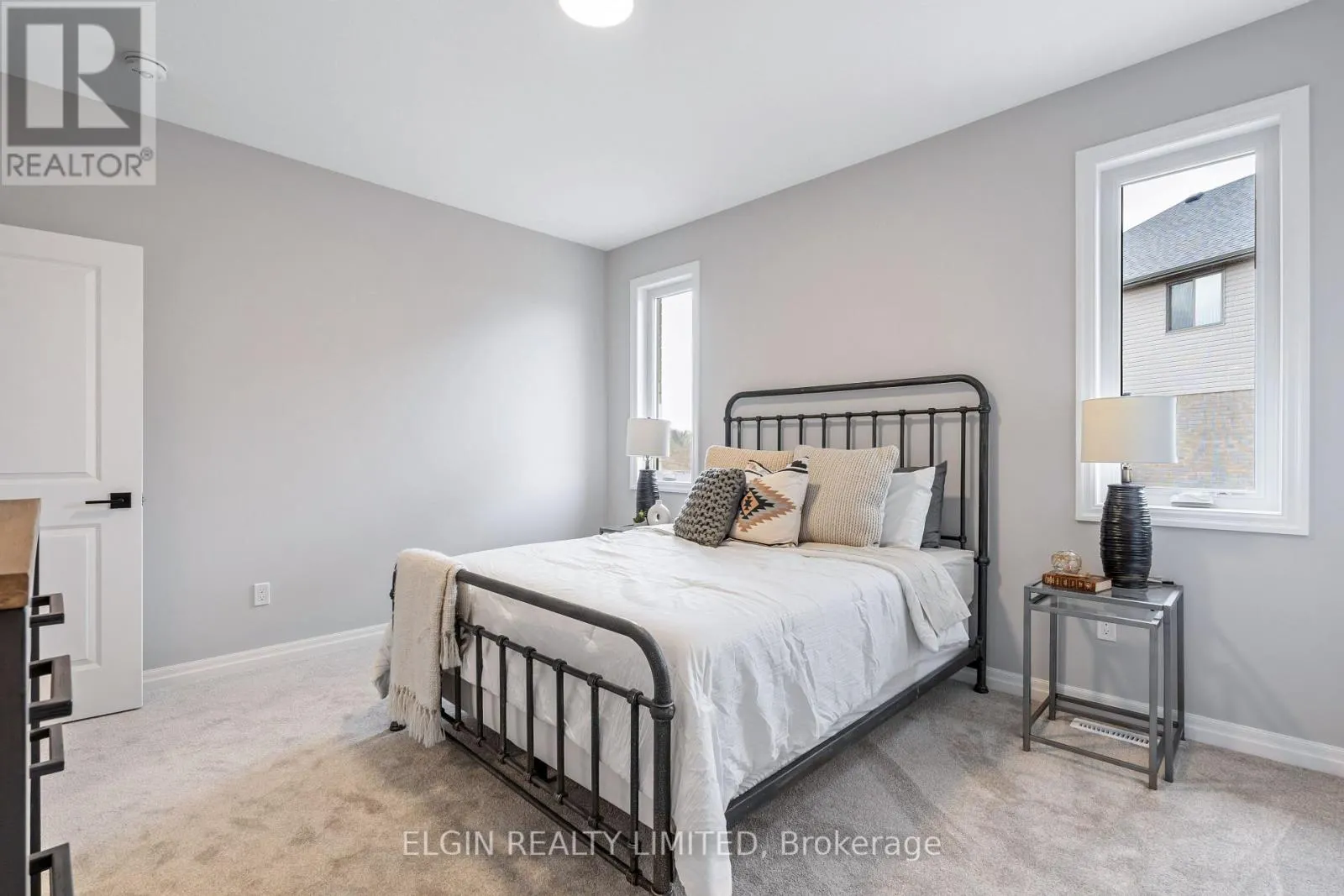 31 HEMLOCK CRESCENT