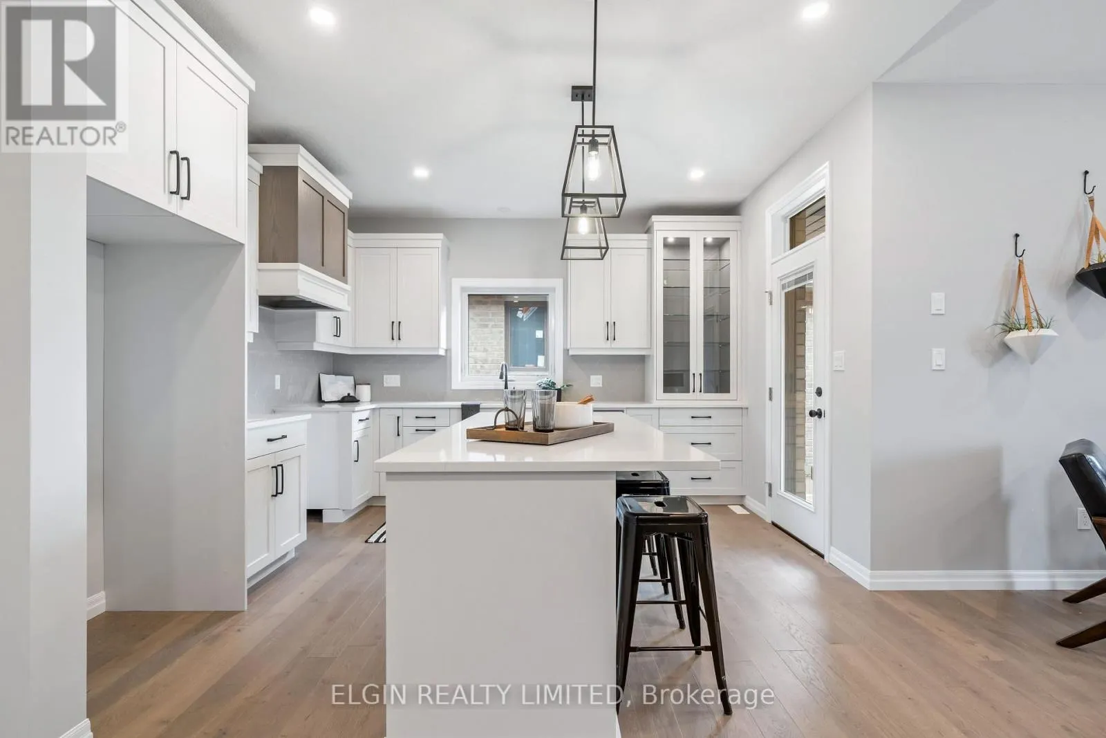 31 HEMLOCK CRESCENT