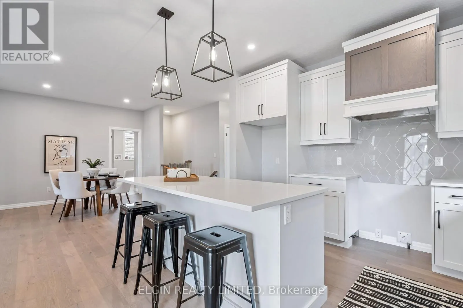 31 HEMLOCK CRESCENT