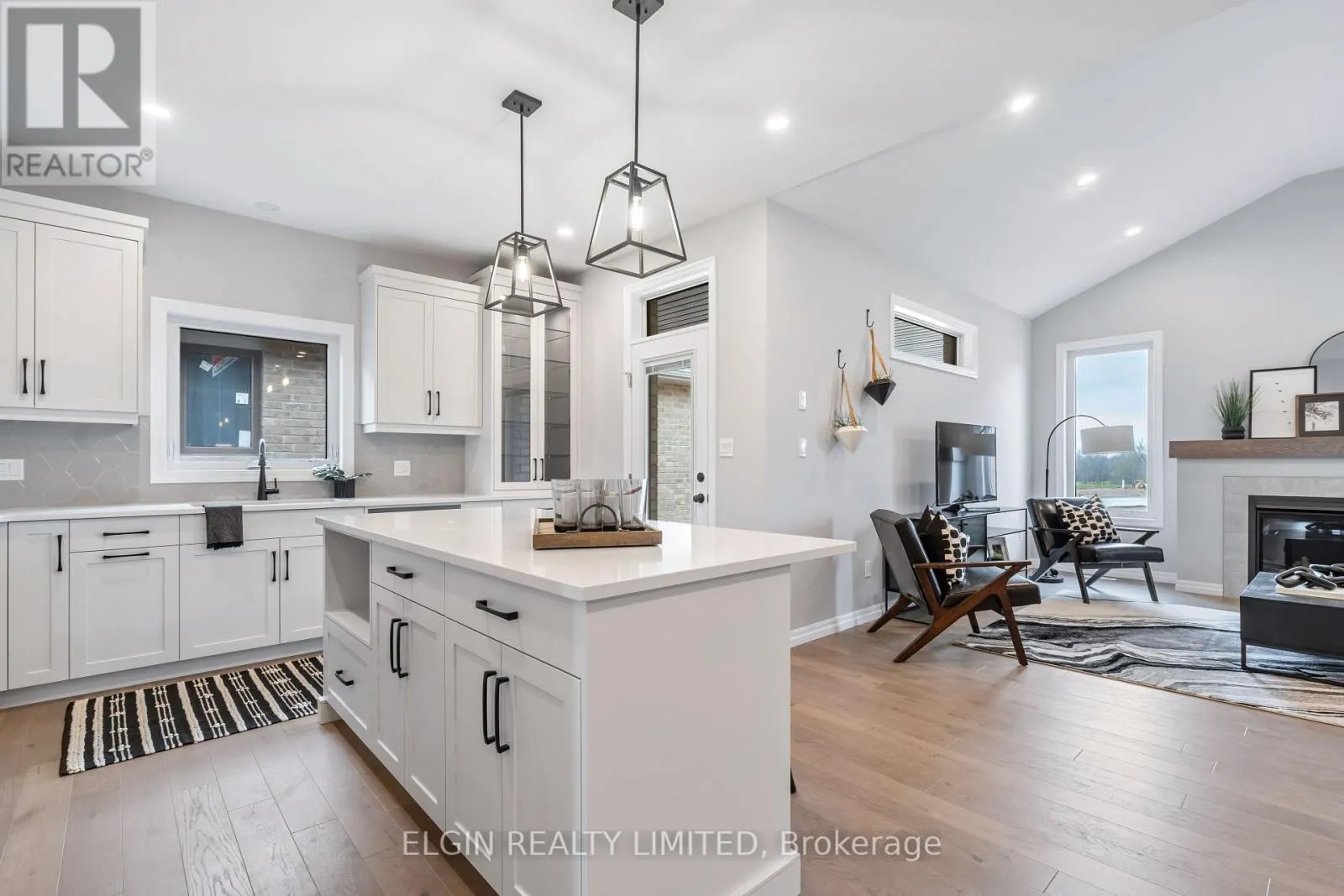 31 HEMLOCK CRESCENT