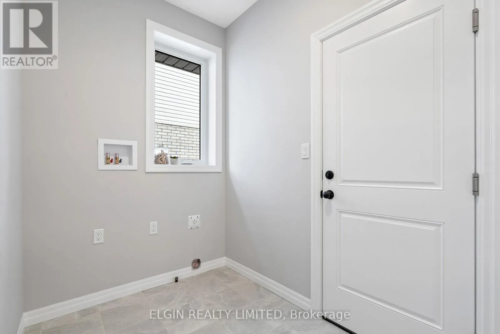 31 HEMLOCK CRESCENT