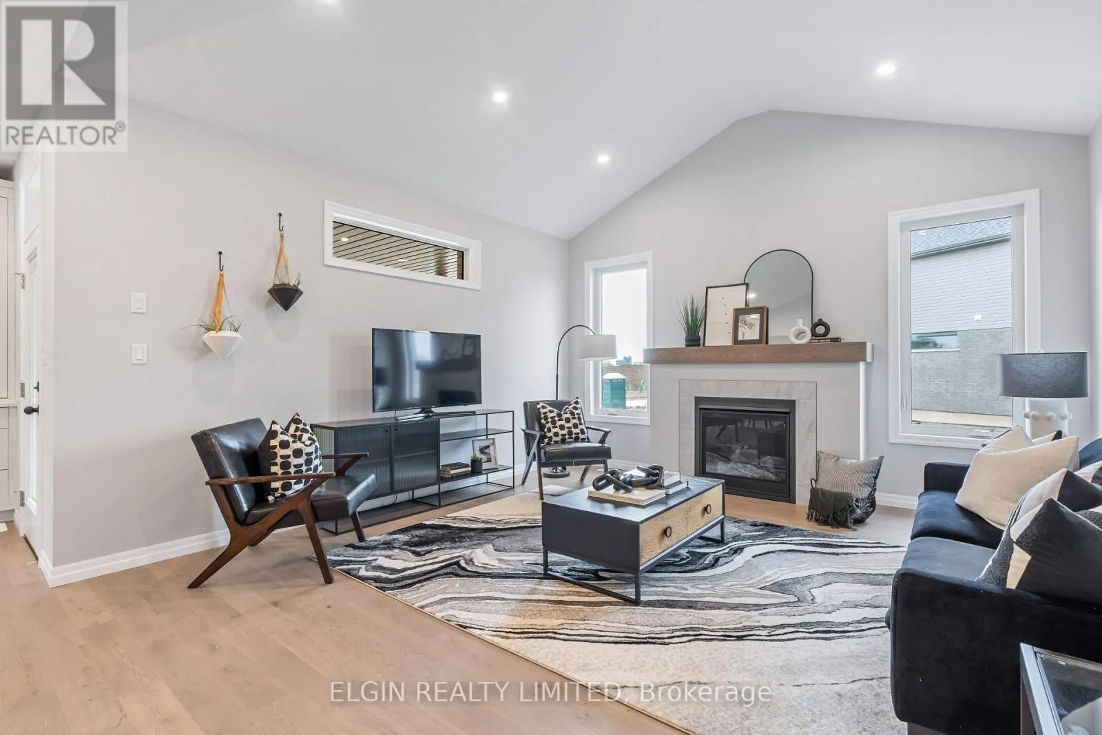 31 HEMLOCK CRESCENT