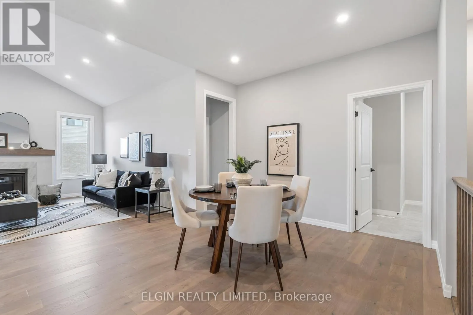 31 HEMLOCK CRESCENT