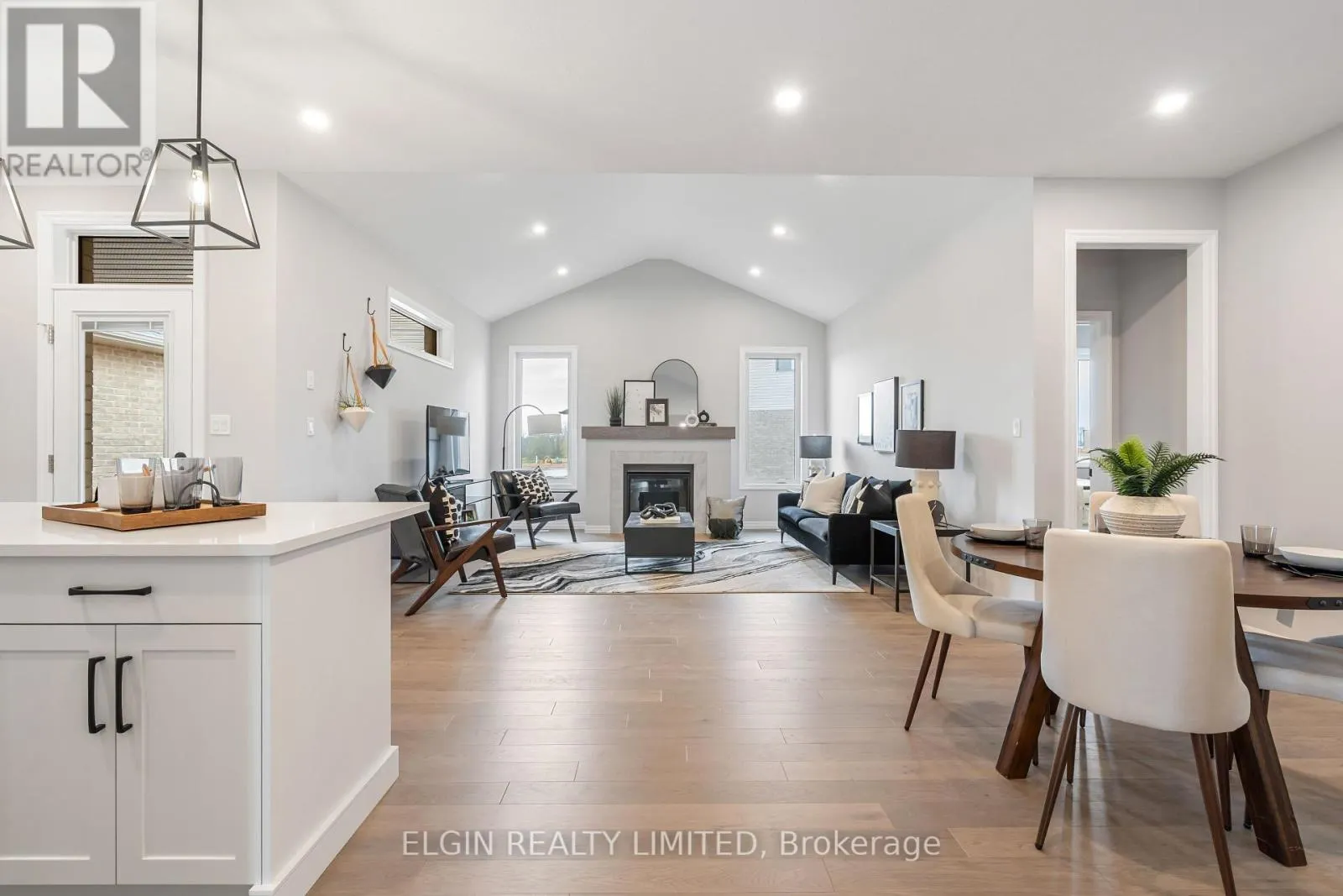 31 HEMLOCK CRESCENT