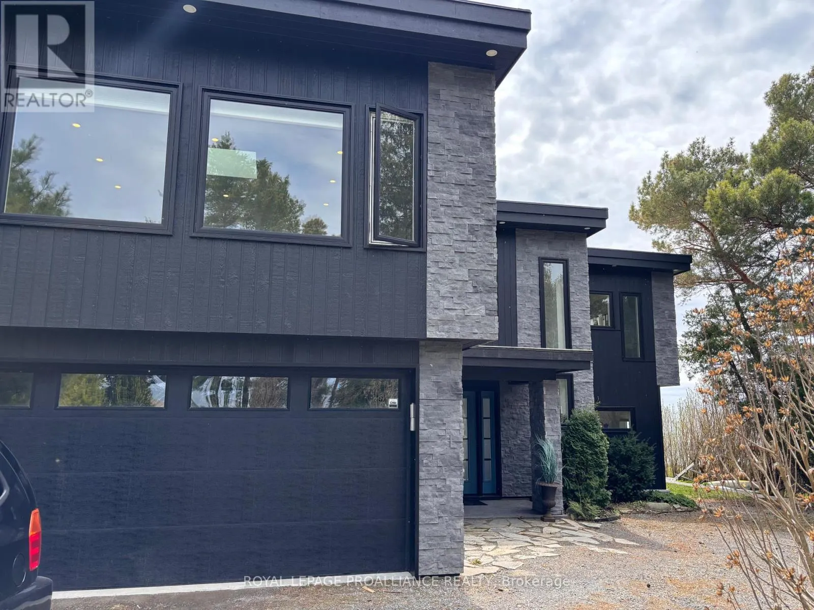621 BARCOVAN BEACH ROAD