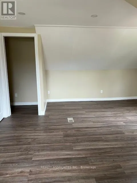 121 GREY RD 17B