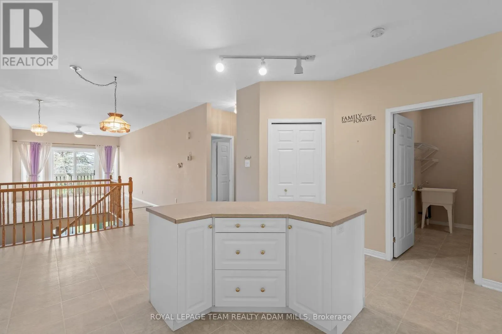 98 PATTERSON CRESCENT