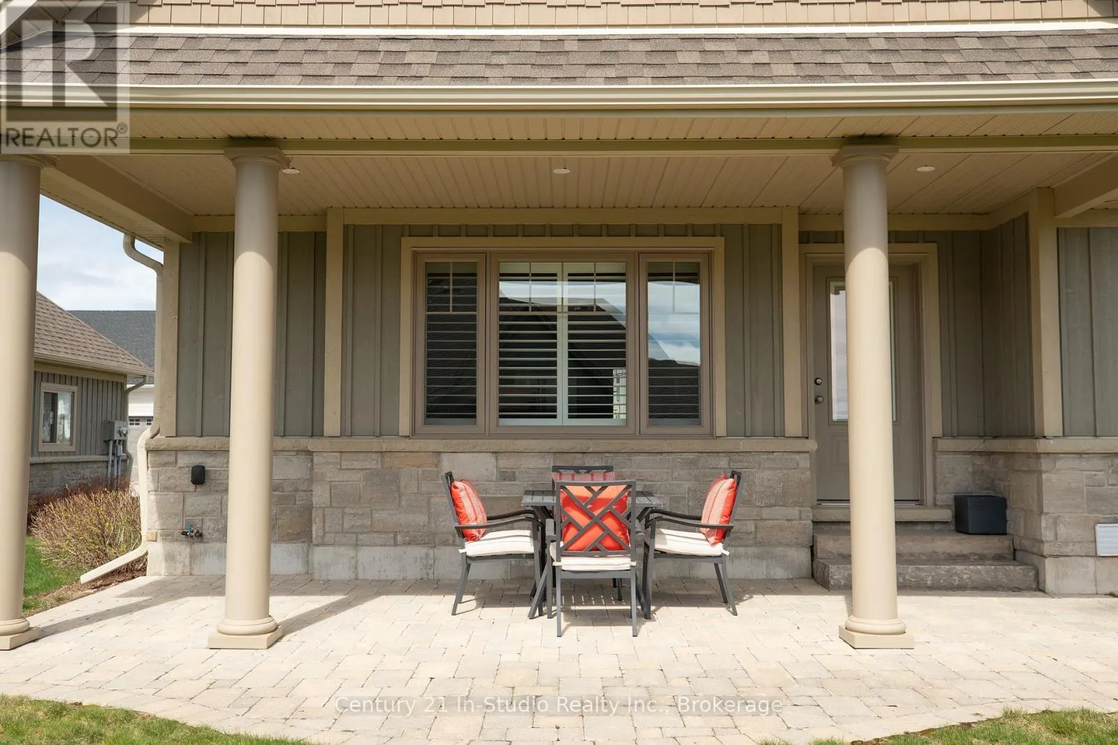 11 - 158 HAWTHORN CRESCENT, #11
