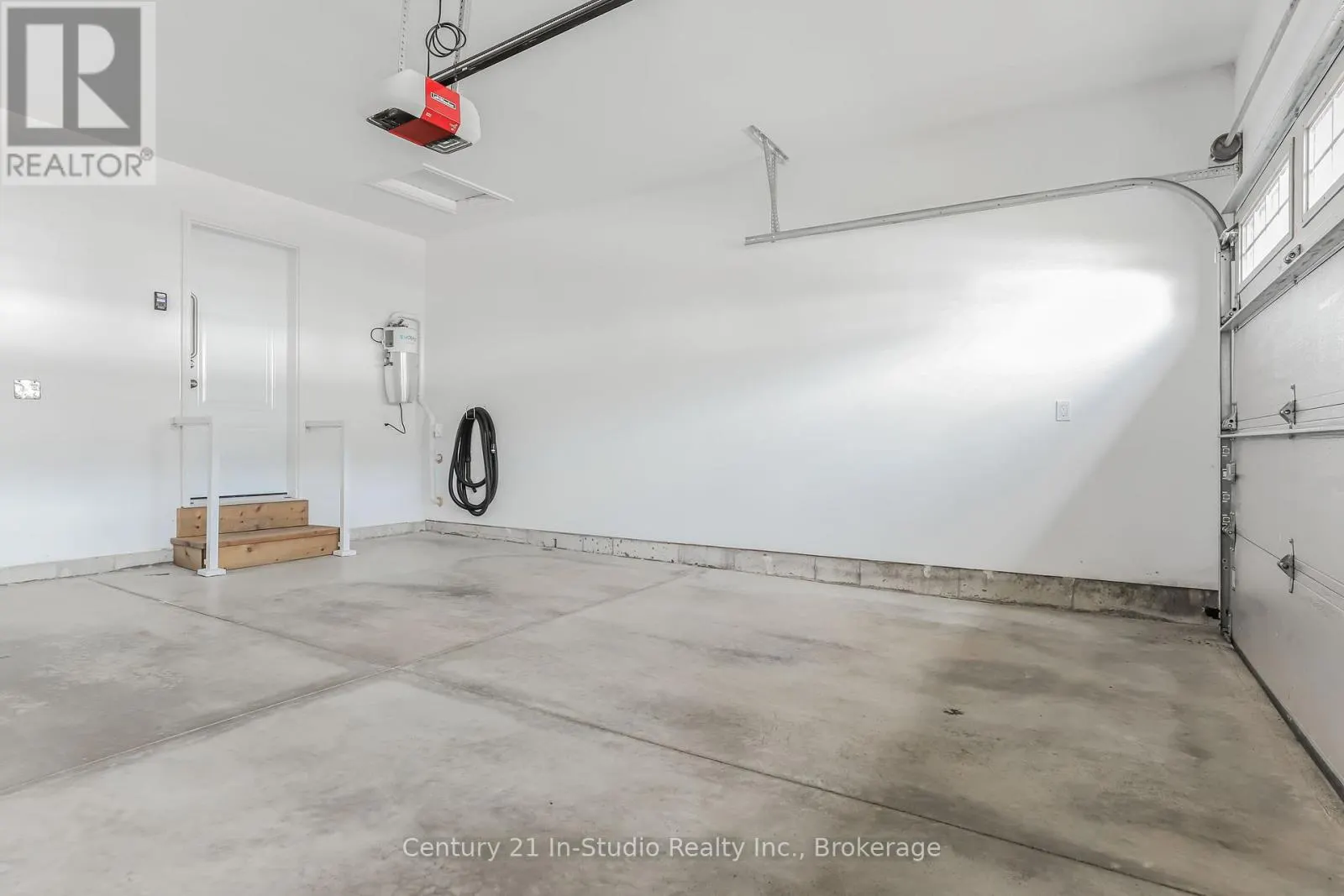 11 - 158 HAWTHORN CRESCENT, #11