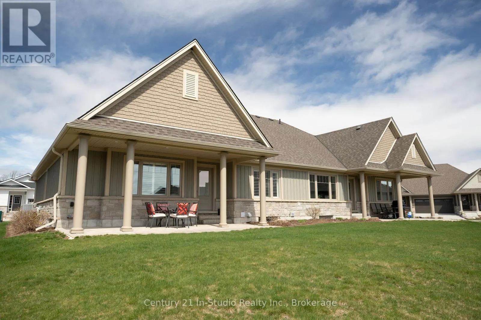11 - 158 HAWTHORN CRESCENT, #11