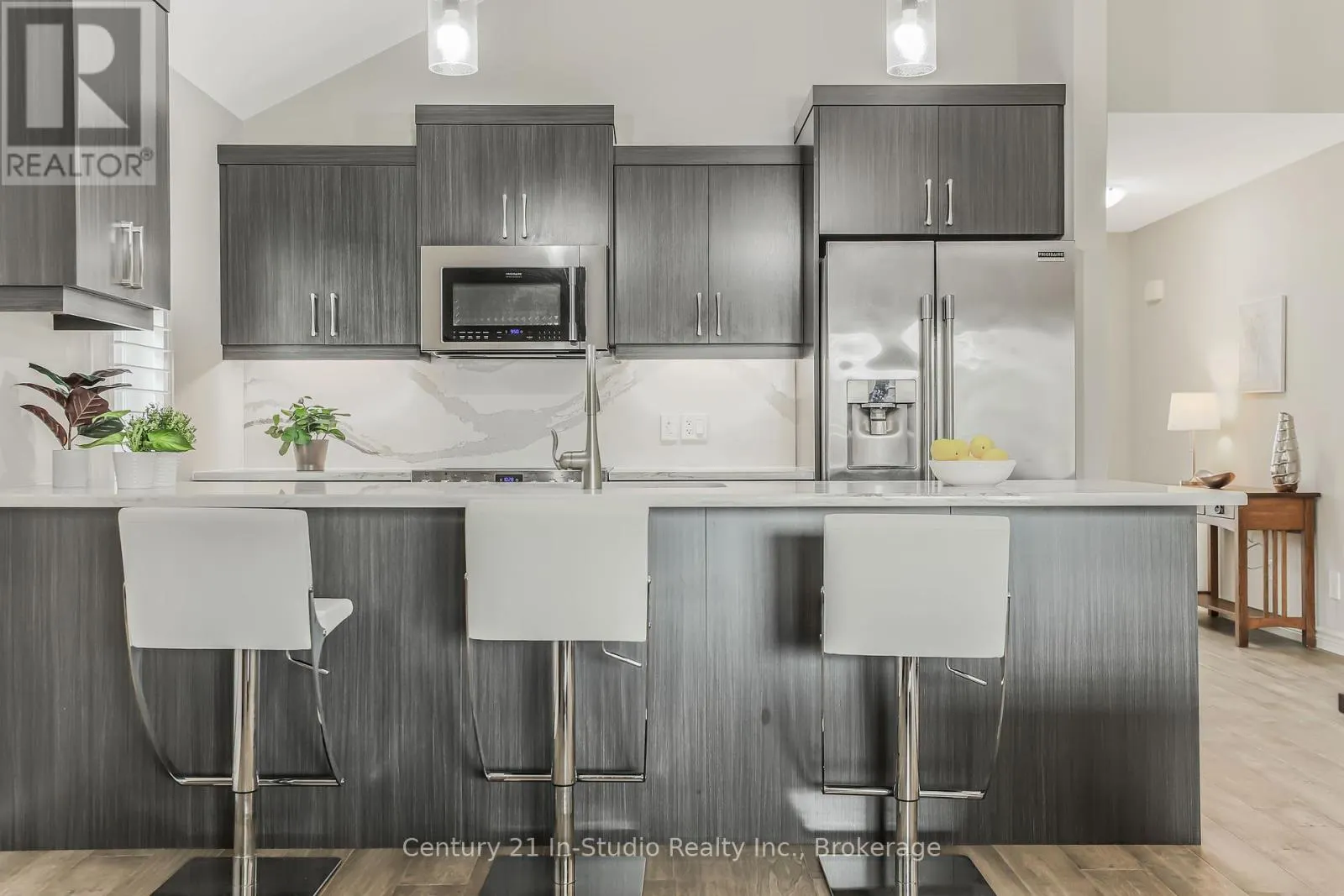 11 - 158 HAWTHORN CRESCENT, #11