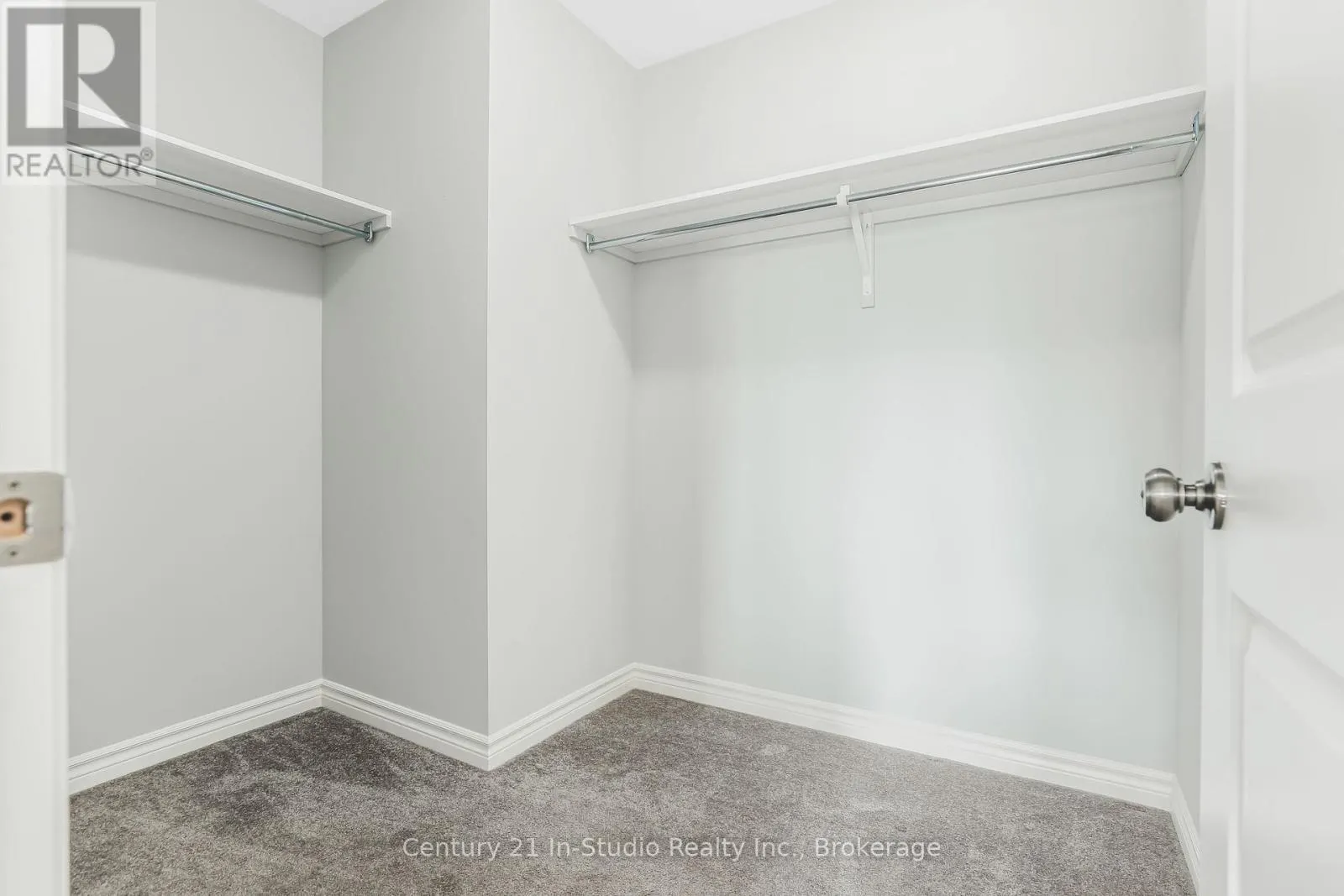 11 - 158 HAWTHORN CRESCENT, #11