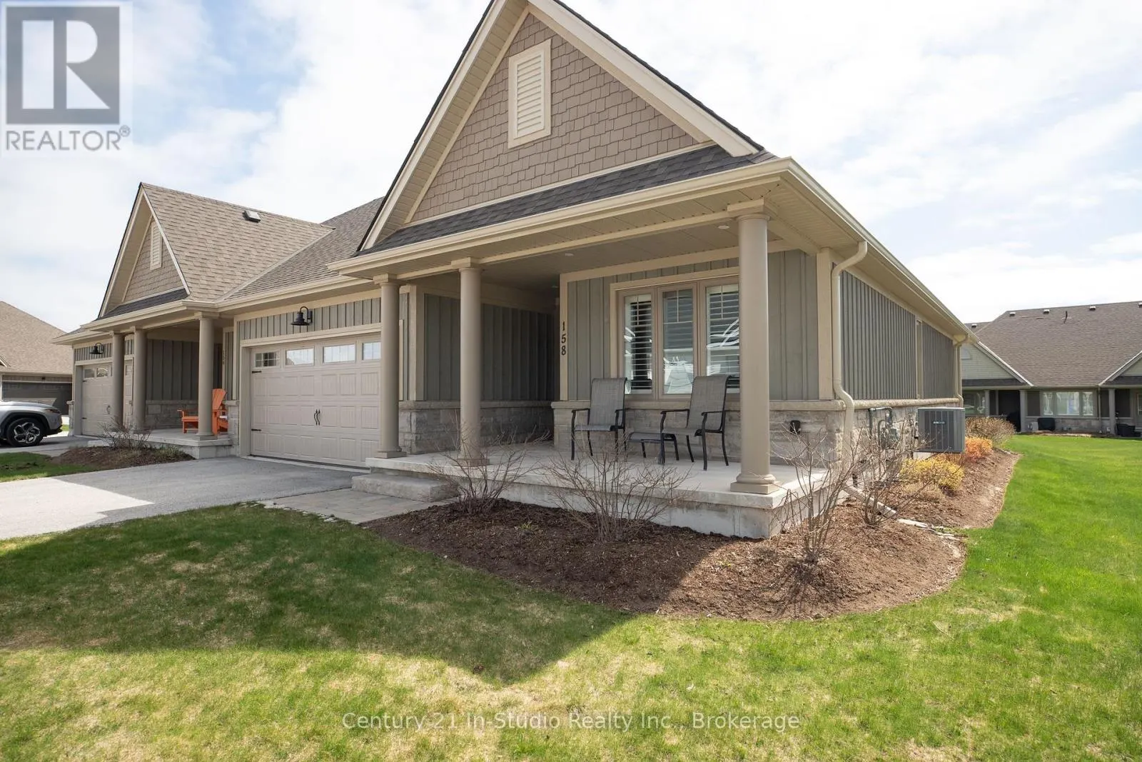 11 - 158 HAWTHORN CRESCENT, #11