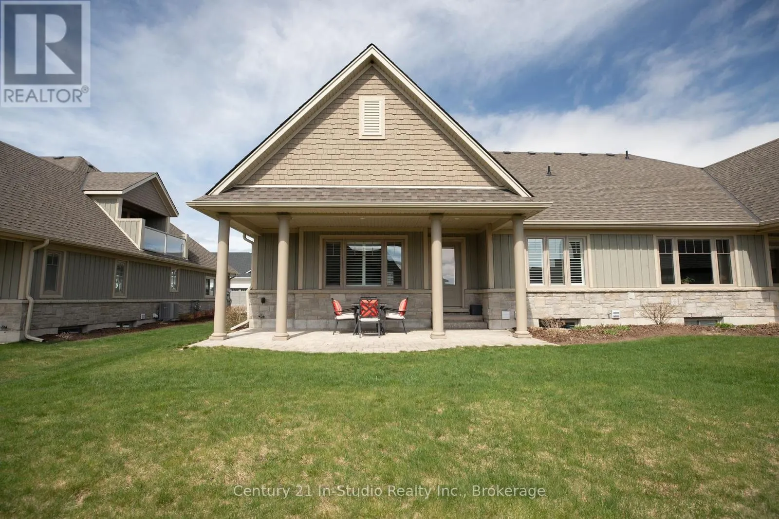 11 - 158 HAWTHORN CRESCENT, #11