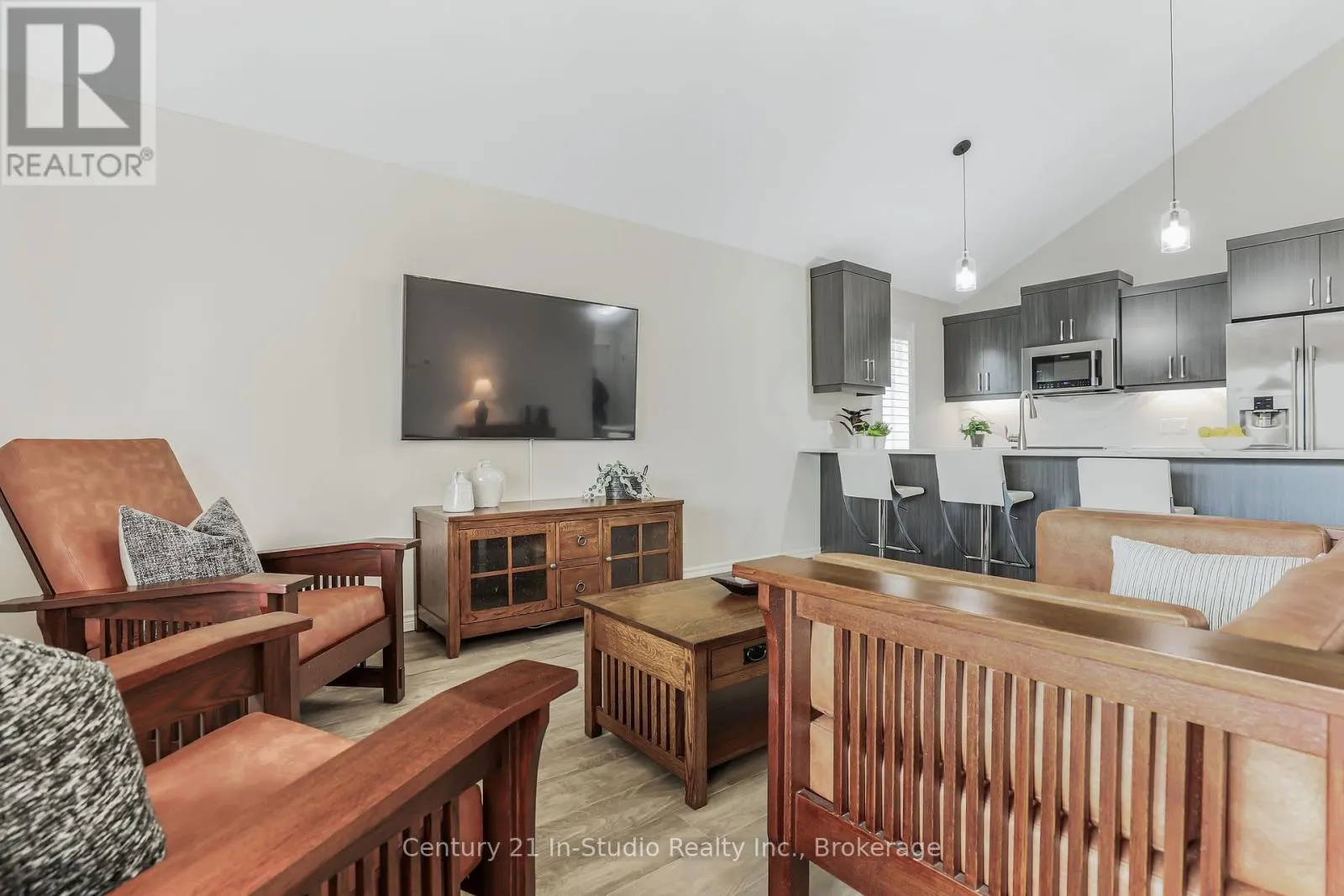 11 - 158 HAWTHORN CRESCENT, #11