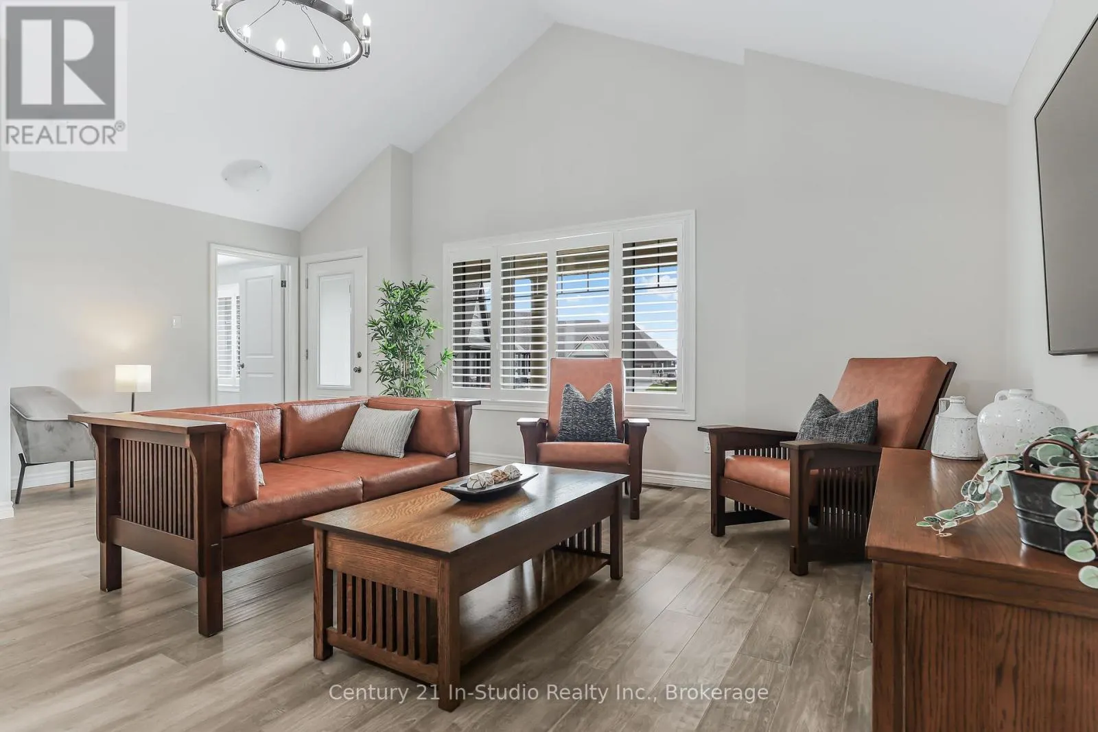 11 - 158 HAWTHORN CRESCENT, #11